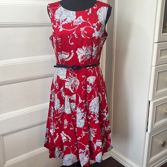 TOMMY HILFIGER RED FLORAL WOMENS DRESS SIZE 10. NEW WITHOUT TAGS - Picture 1 of 13